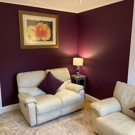 Cheerful One Bedroom Cottage With Parking Space. Glasgow Exteriér fotografie