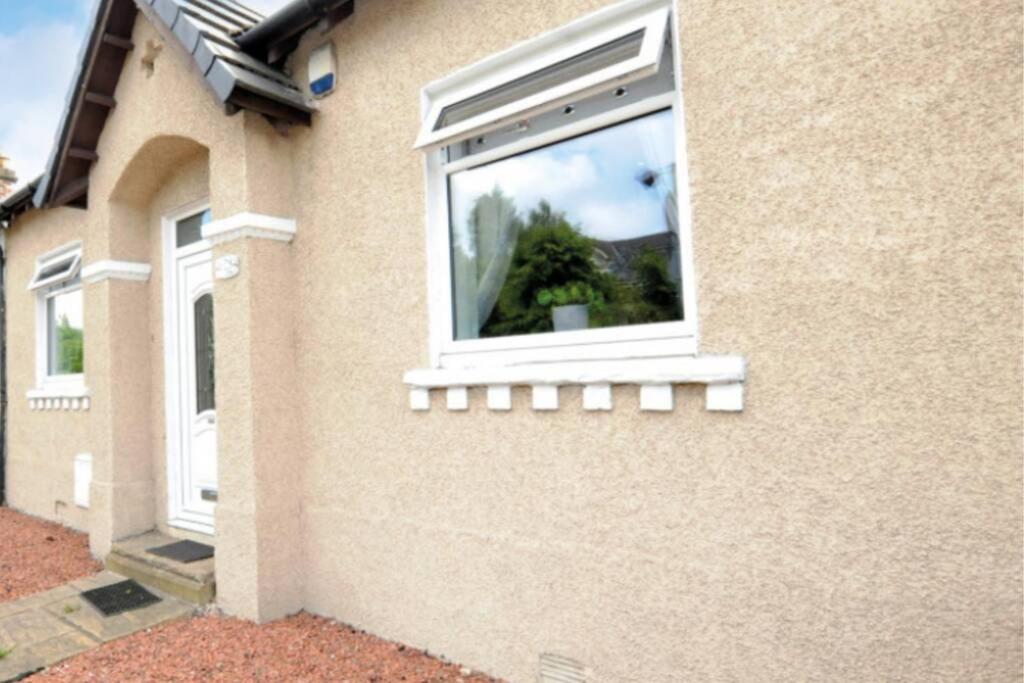 Cheerful One Bedroom Cottage With Parking Space. Glasgow Exteriér fotografie