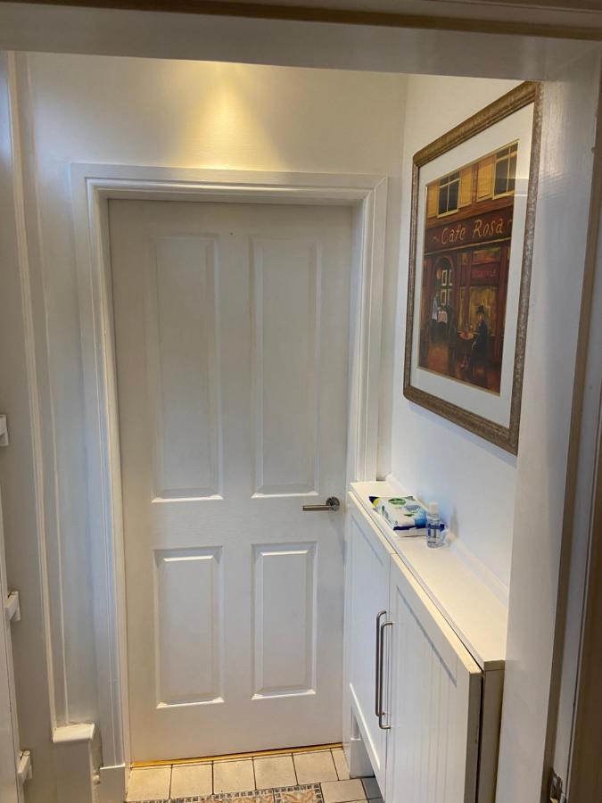 Cheerful One Bedroom Cottage With Parking Space. Glasgow Exteriér fotografie