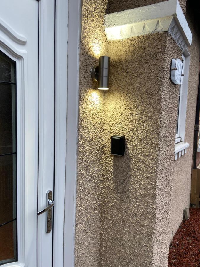 Cheerful One Bedroom Cottage With Parking Space. Glasgow Exteriér fotografie